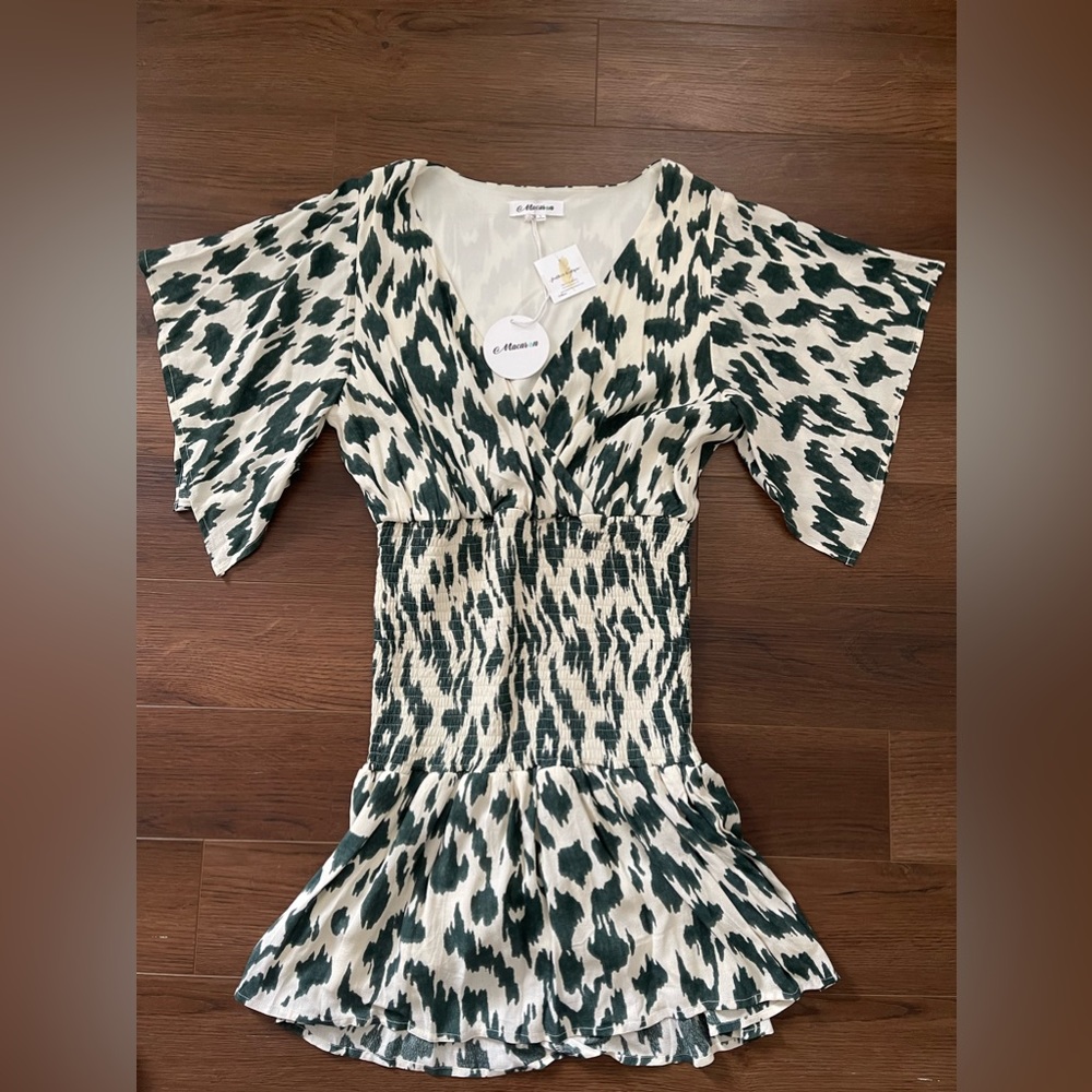 Macaron boutique fit and flare dress NWT green and white size large